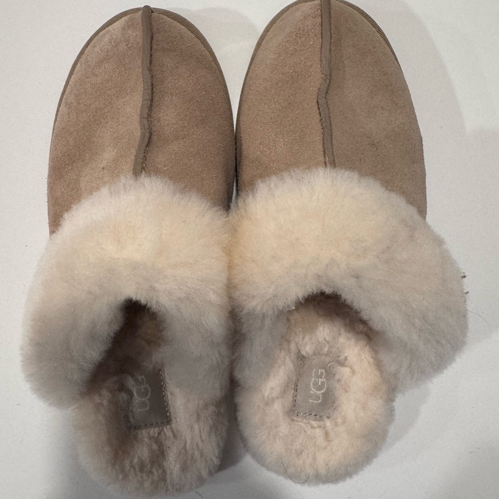 Women’s Ugg slippers - size 9 - Picture 6 of 6